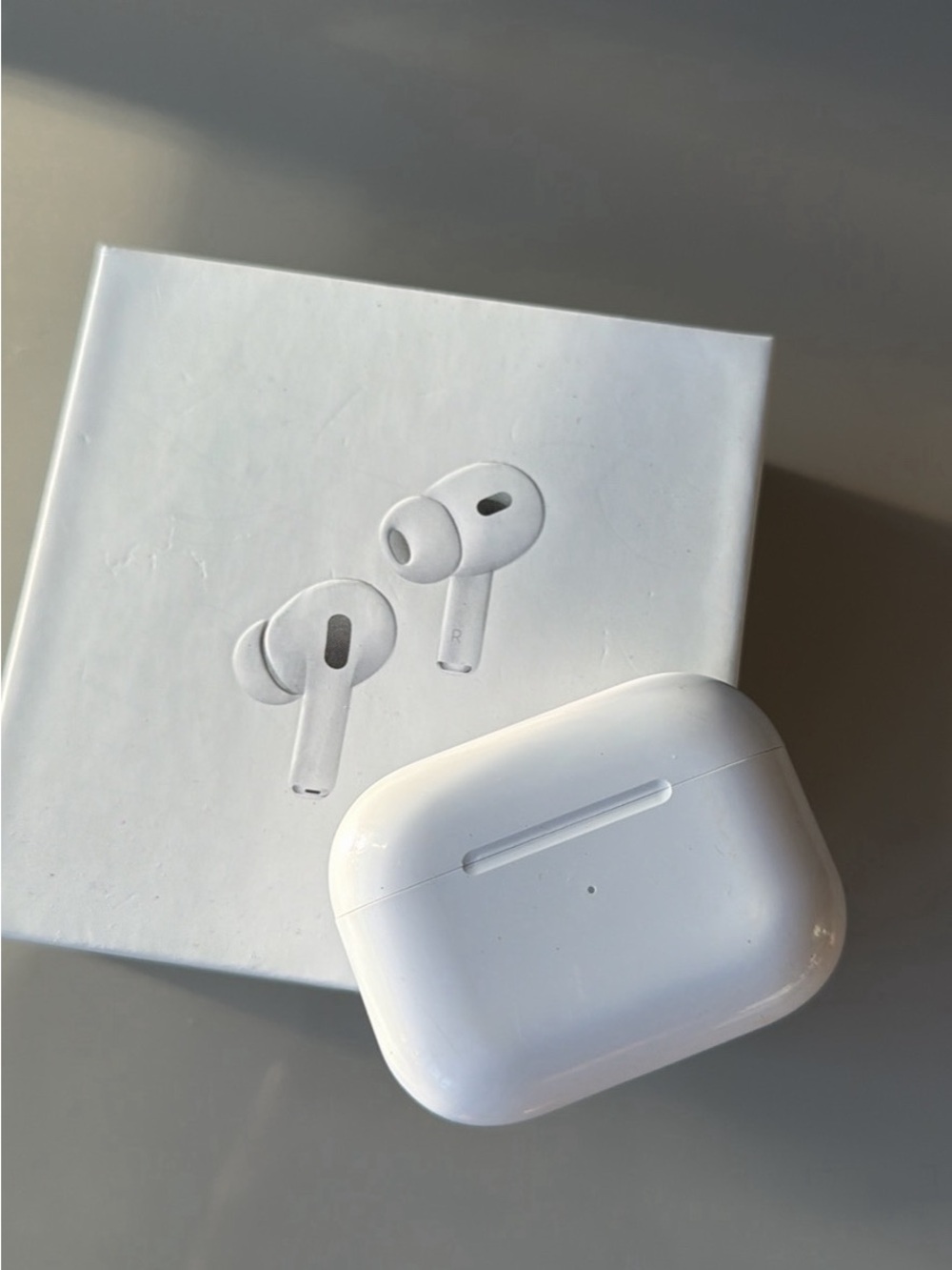 Apple AirPods Pro 2nd gen Wireless Earbuds in White with Charging Case